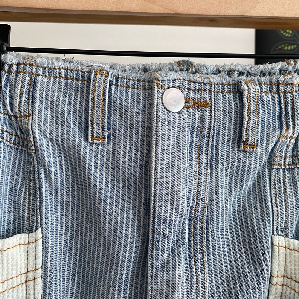 POL Light Blue Denim Cargo Jeans with Cream Pockets - Picture 9 of 16